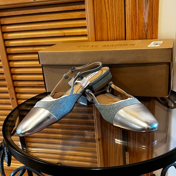 Steve Madden Denim & Silver Flats - Size 7.5 NWT 💙🩶 - Picture 3 of 8